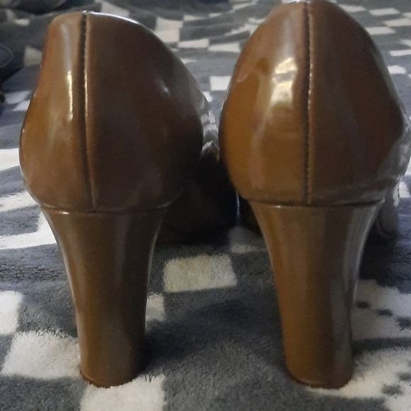 J.Crew Taupe Almond Toe Square Gem Embellishment 3 Inch Patent Leather Pumps 6.5 - Picture 6 of 16